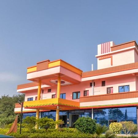 Hotel Nisarg Lodging And Restaurant 奥兰加巴德 外观 照片