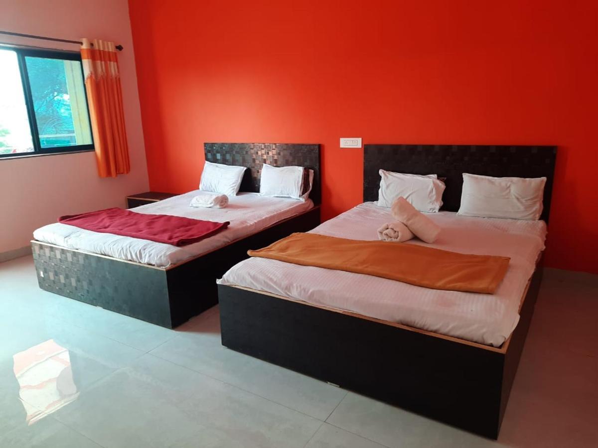 Hotel Nisarg Lodging And Restaurant 奥兰加巴德 外观 照片
