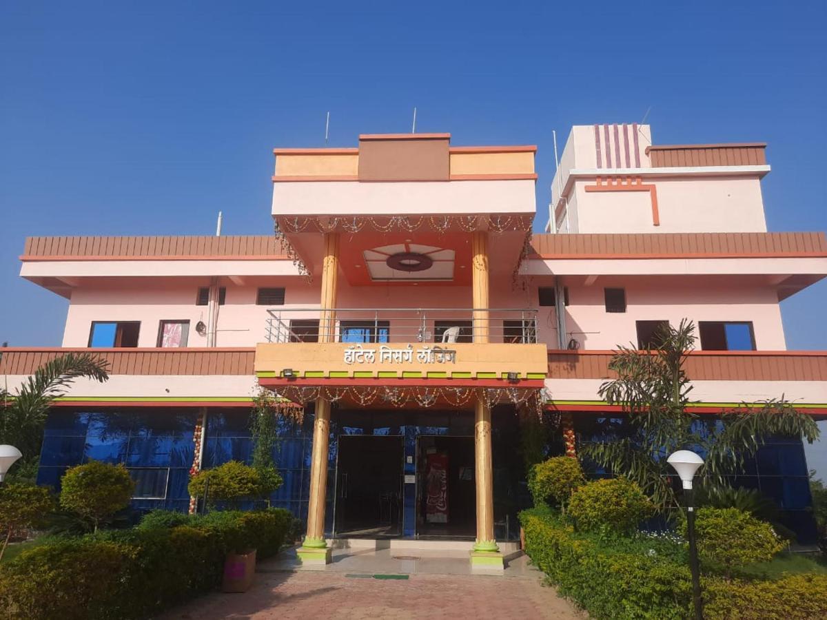 Hotel Nisarg Lodging And Restaurant 奥兰加巴德 外观 照片
