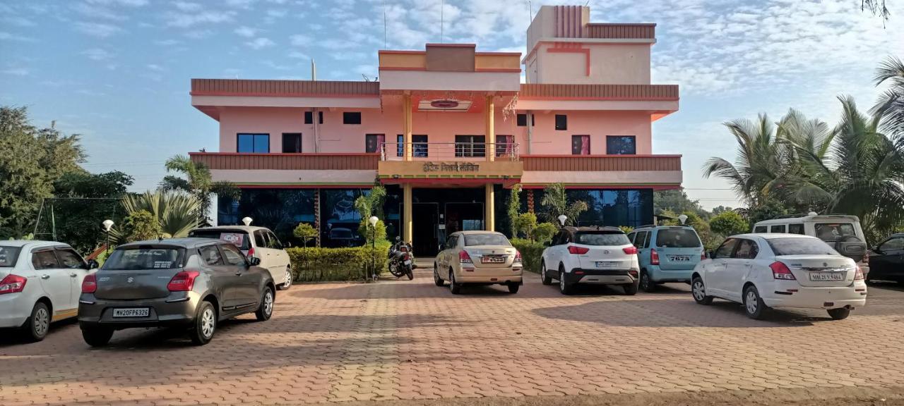 Hotel Nisarg Lodging And Restaurant 奥兰加巴德 外观 照片