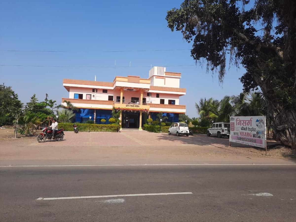 Hotel Nisarg Lodging And Restaurant 奥兰加巴德 外观 照片