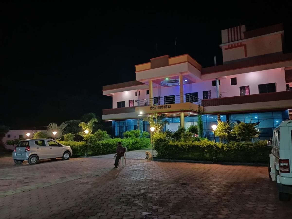 Hotel Nisarg Lodging And Restaurant 奥兰加巴德 外观 照片