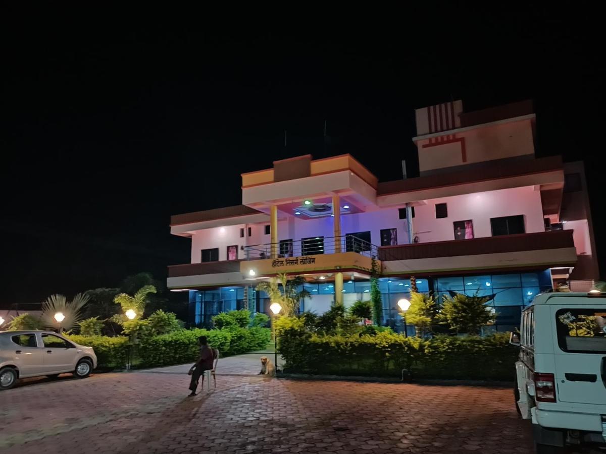 Hotel Nisarg Lodging And Restaurant 奥兰加巴德 外观 照片