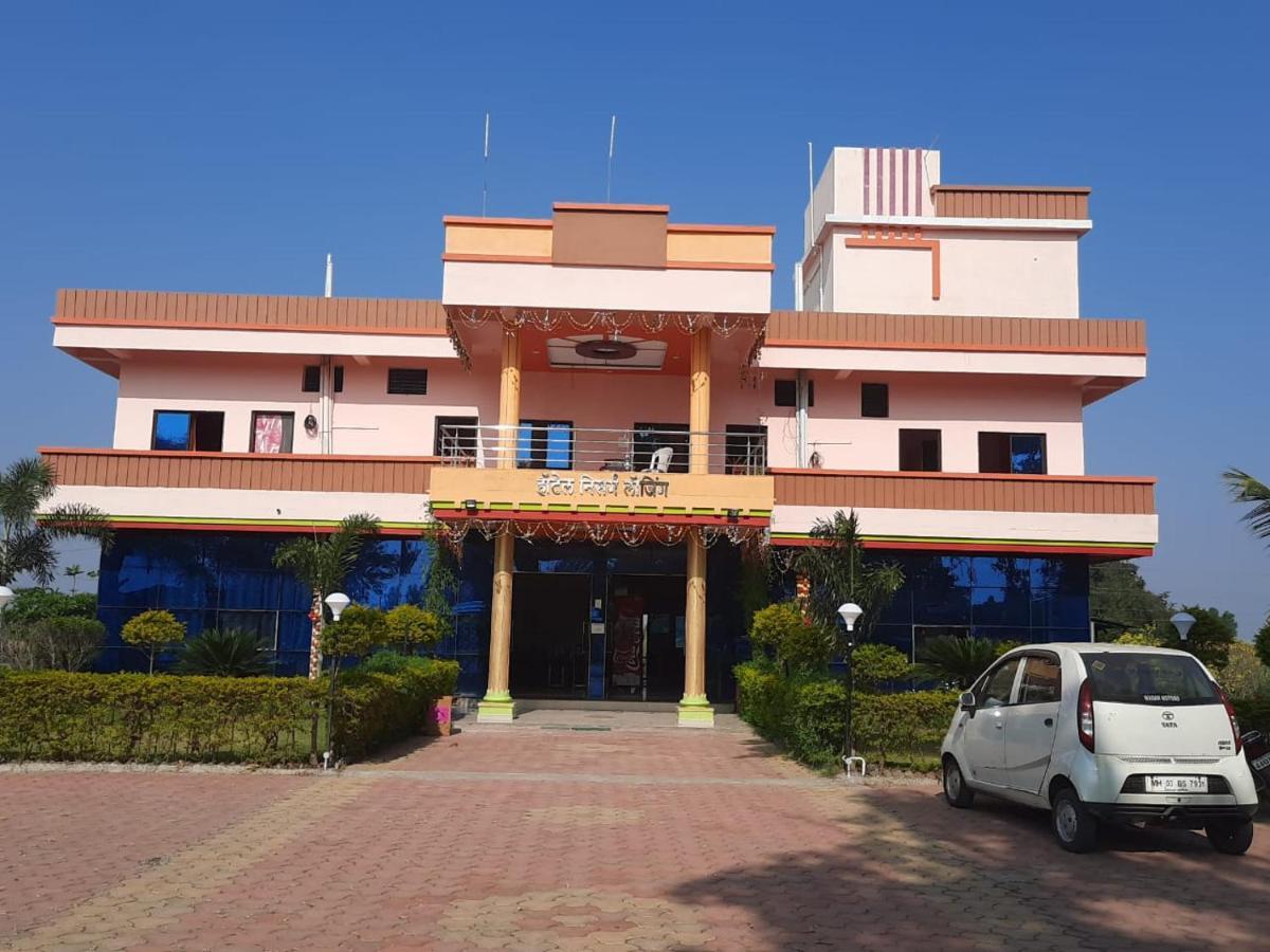 Hotel Nisarg Lodging And Restaurant 奥兰加巴德 外观 照片