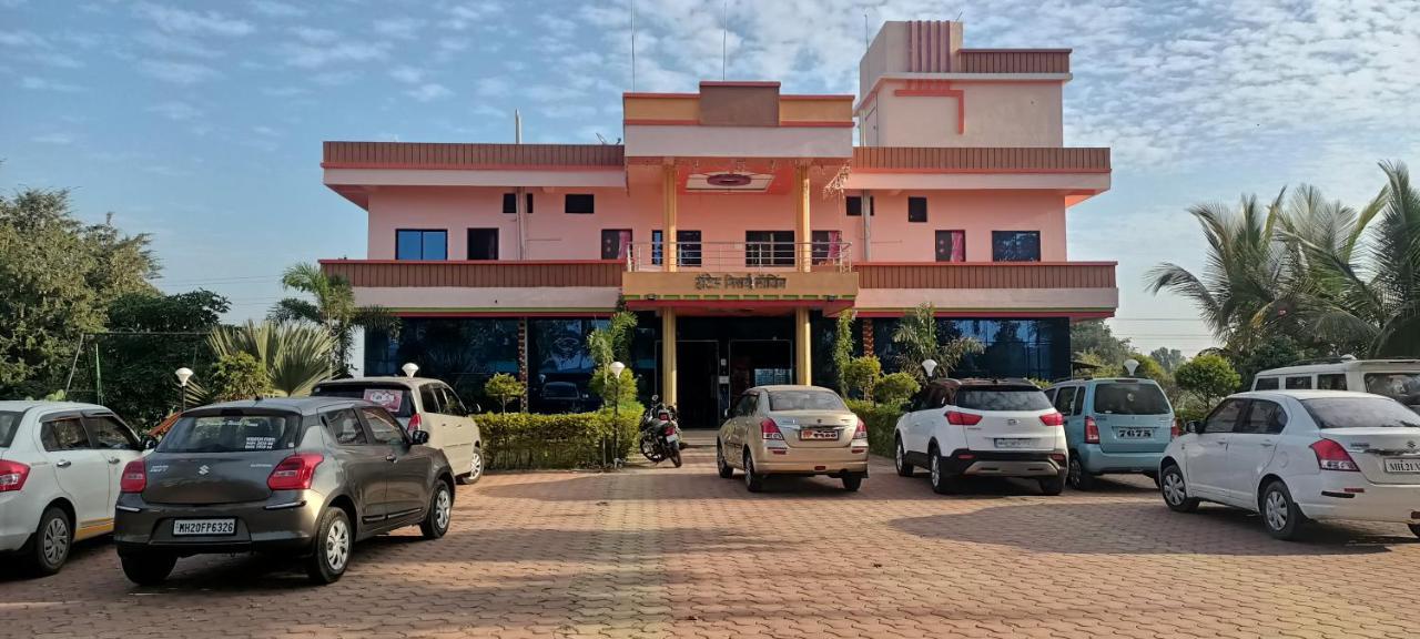 Hotel Nisarg Lodging And Restaurant 奥兰加巴德 外观 照片