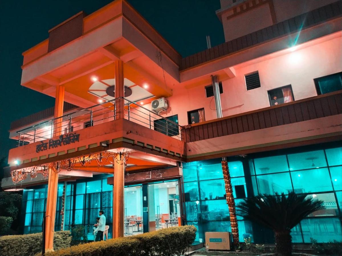 Hotel Nisarg Lodging And Restaurant 奥兰加巴德 外观 照片