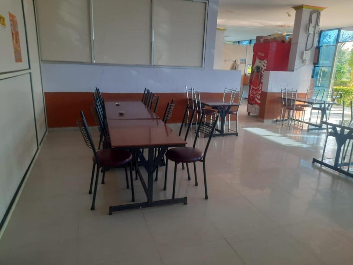Hotel Nisarg Lodging And Restaurant 奥兰加巴德 外观 照片
