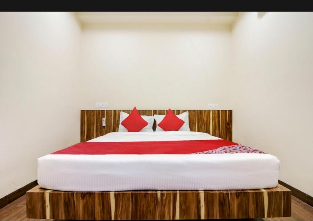 Hotel Nisarg Lodging And Restaurant 奥兰加巴德 外观 照片