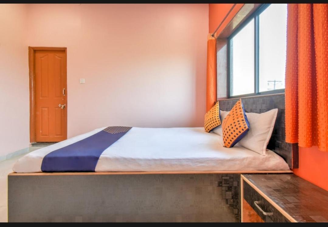 Hotel Nisarg Lodging And Restaurant 奥兰加巴德 外观 照片