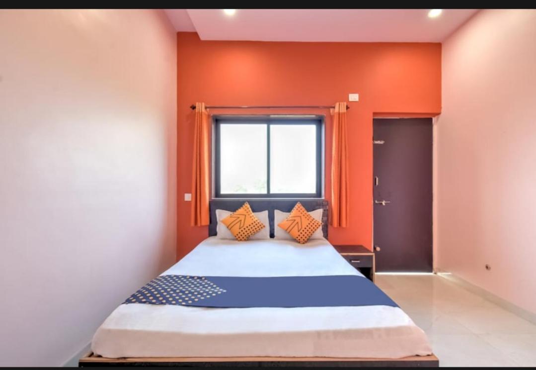 Hotel Nisarg Lodging And Restaurant 奥兰加巴德 外观 照片